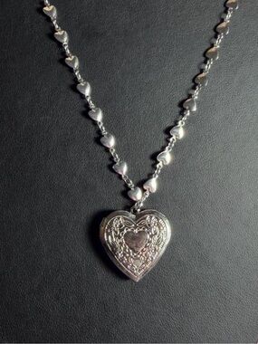 Vintage-Style Engraved Silver Heart Locket with Tiny Hearts Link Chain 🩶